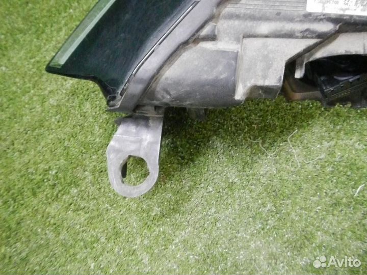 Фара правая Skoda Rapid