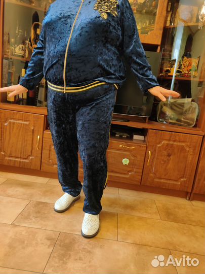 Спортивный костюм женский