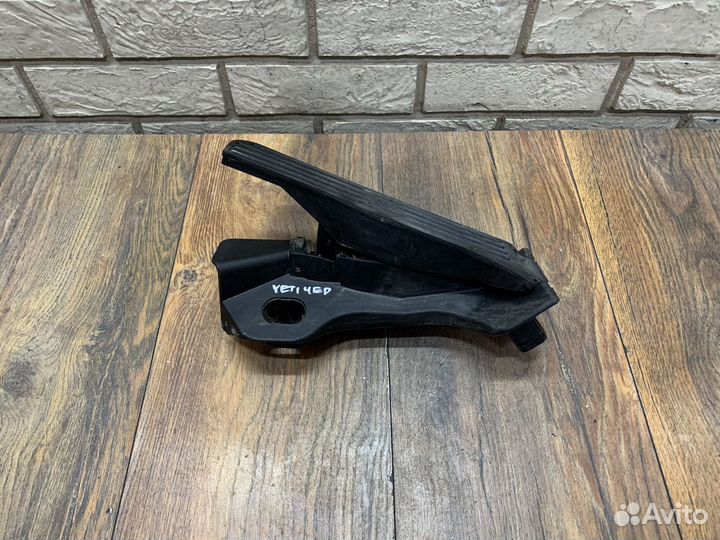 Skoda Yeti Педаль газа