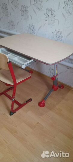 Письменный стол со стулом