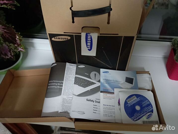 Коробка комплектация от ноутбука Samsung Nc10