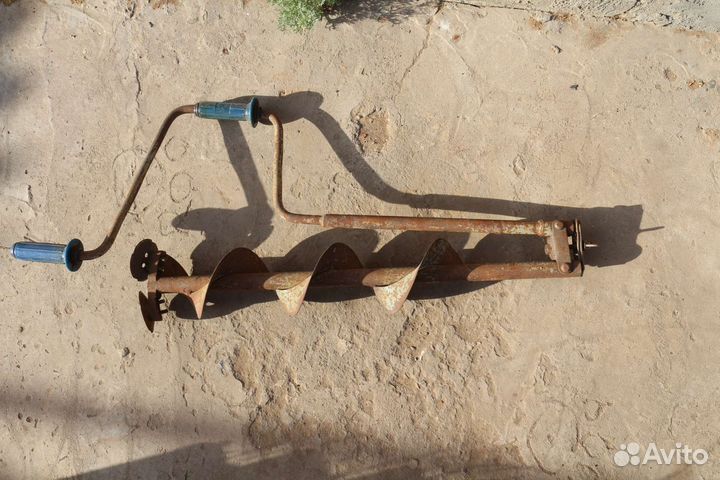 Ледобур б/у советский для зимней рыбалки