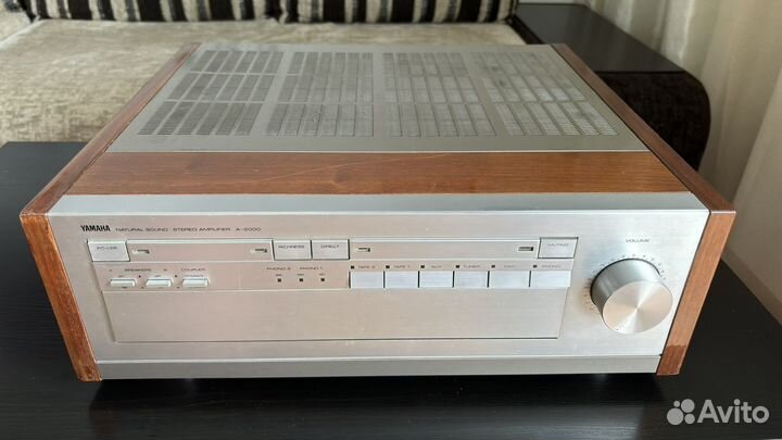 У илитель Yamaha A-2000