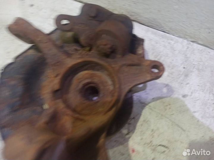 Кулак передний правый 4321139045