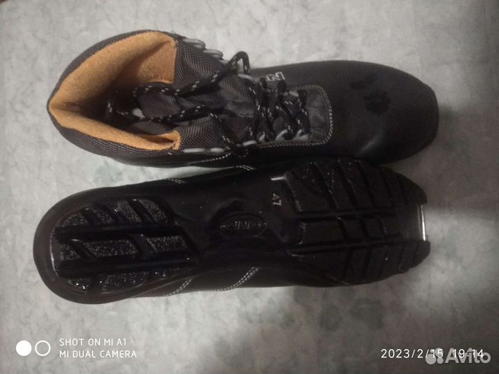 Лыжные ботинки