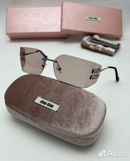 Солнцезащитные очки Miu Miu