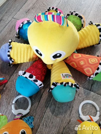 Развивающие игрушки Lamaze пакетом