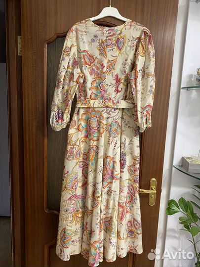 Яркое очень красивое платье