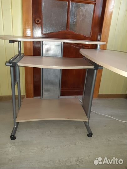 Компьютерный столик с колесами бу