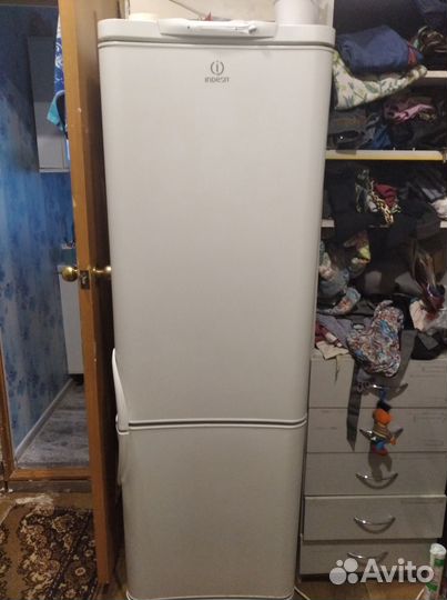 Стиральная машина и холодильник