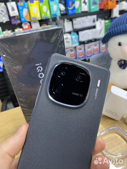 vivo iQOO 12, 12/256 ГБ