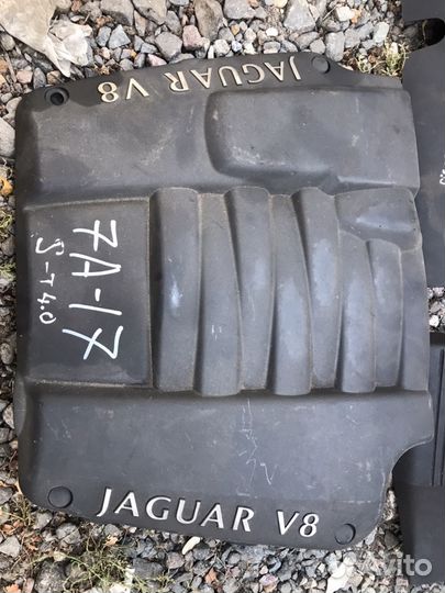 Декоративная крышка мотора jaguar