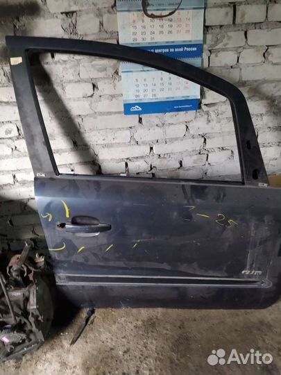 Передняя правая дверь Opel Zafira B