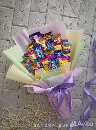 Сладкий букет из конфет, подарок из киндер