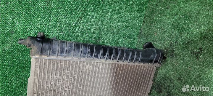 Радиатор охлаждения двигателя Chevrolet Aveo T200