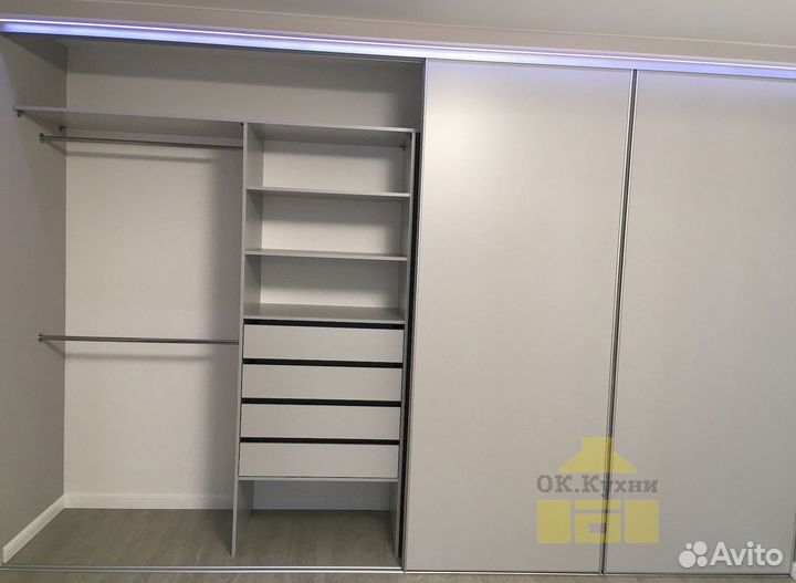 Дверный шкаф