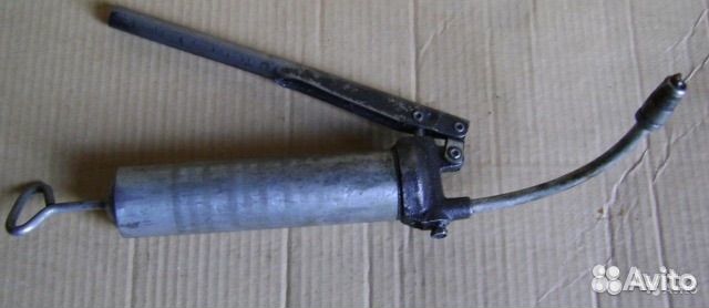 Шприц для смазки солидолом