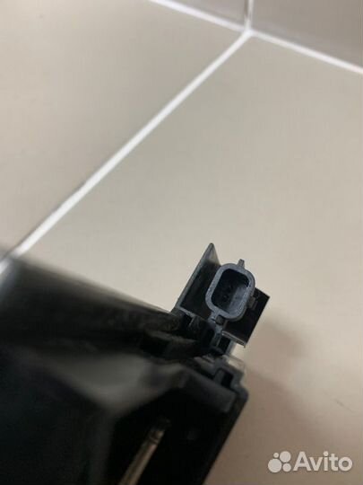 Замок боковой двери задний правый Renault Duster 2