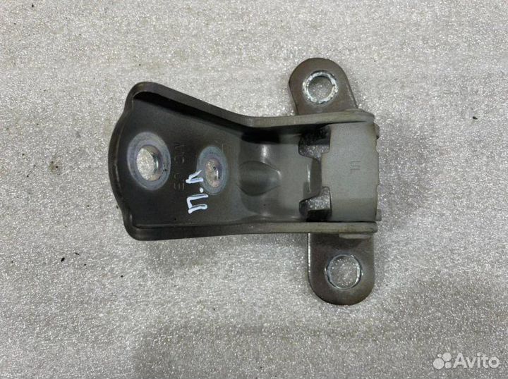 Петля двери передняя левая Kia Rio 3 2011-2017