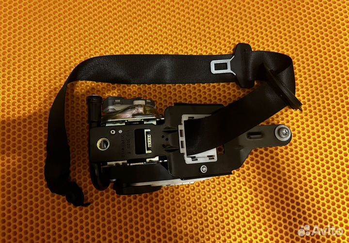 Ремень безопасности mercedes w204