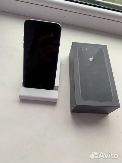 Телефон iPhone 8 64 gb