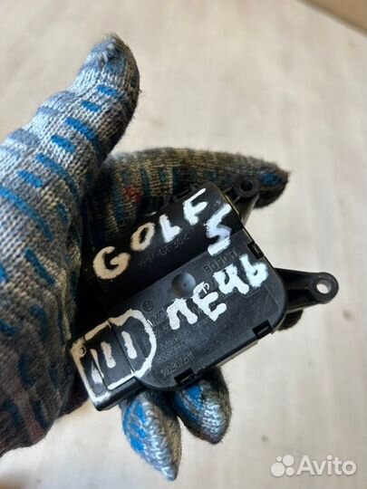 Моторчик заслонки отопителя Volkswagen Golf 5 BSE