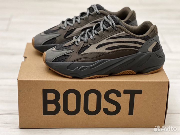 Кроссовки Adidas yeezy boost 700 v2