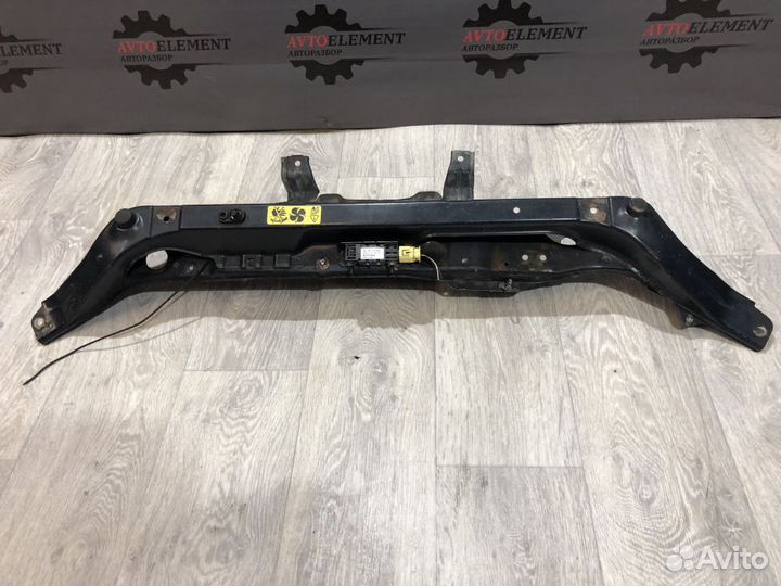 Рамка радиатора Nissan Note E11 (2005—2009)