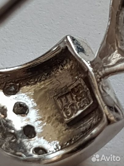 Золотые серьги и кольцо с бриллиантами