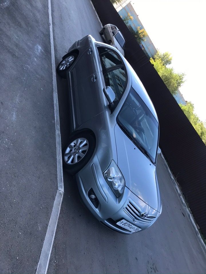 Toyota Avensis: фото владельца