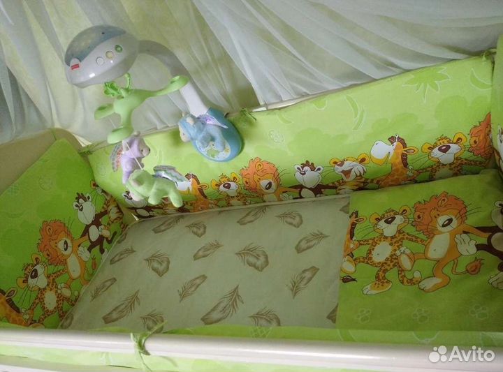 Детская кроватка с маятником и ящиками