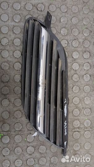 Решетка радиатора Nissan Almera Tino, 2004