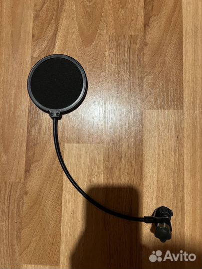 Микрофон Behringer C-1U с пантографом, попфильтром