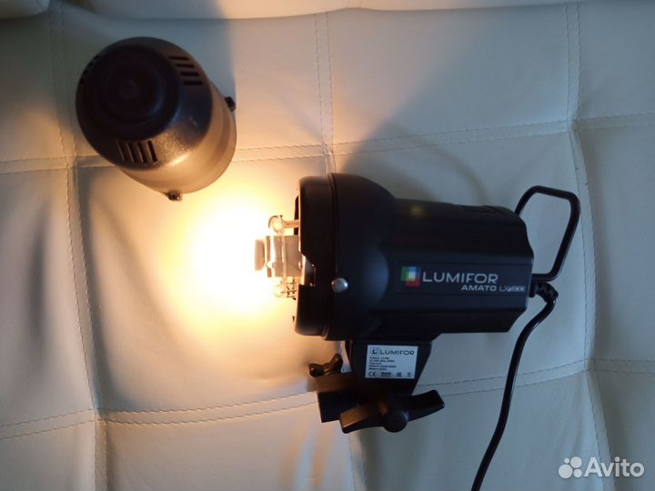 Комплект студийного света Lumifor Amato LX200