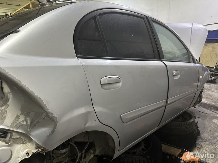 В разборе Kia Rio 2