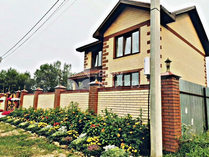 Коттедж 182 м² на участке 8 сот.