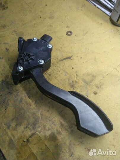 Педаль газа Toyota RAV4 30кузов турбодизель