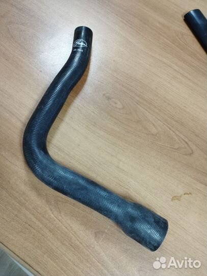 Патрубок системы охлаждения vоlvo 760 вольвo 760