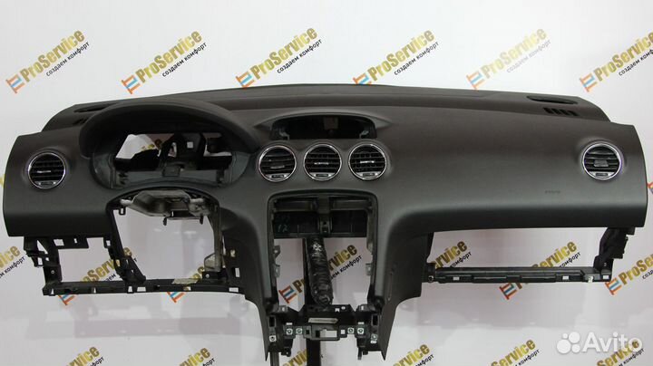 Торпедо Peugeot 408 панель приборов
