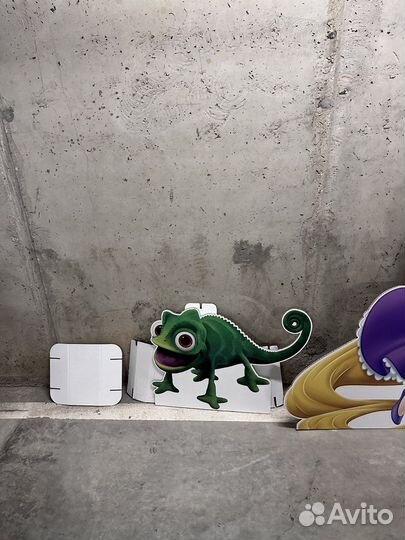 Картонная фигура Рапунцель и паскаль