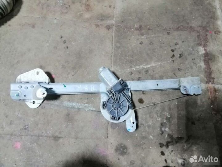 Стеклоподъемник передний правый Renault Logan