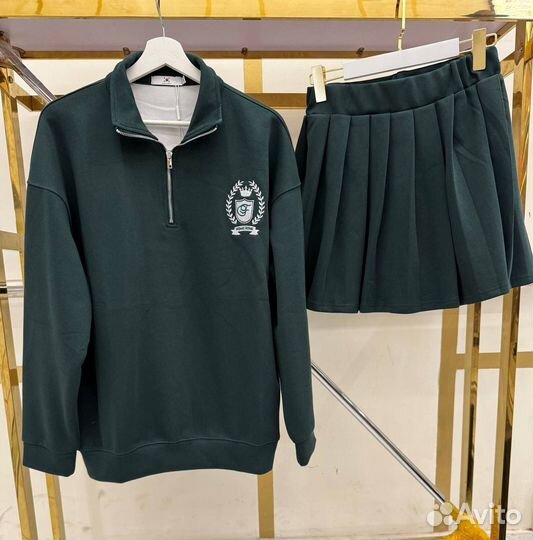 Костюм женский с юбкой