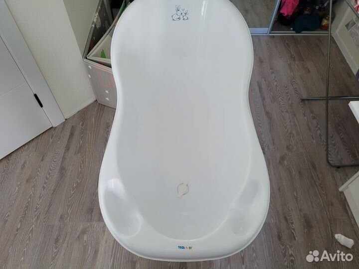 Детская ванночка для купания с подставкой