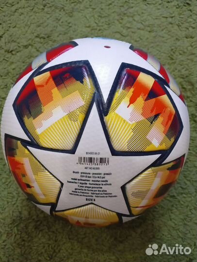Футбольный мяч профессиональный