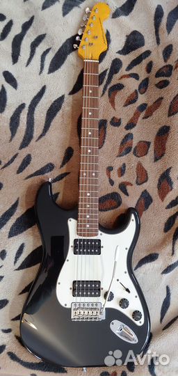 Электрогитара Juno (изготовлено совместно Fender)