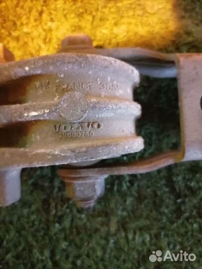 Опора кпп (подушка) 30680750 Volvo S60 V70 XC70 XC