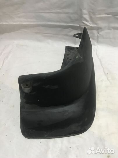 Брызговик задний правый Mitsubishi Pajero Sport II