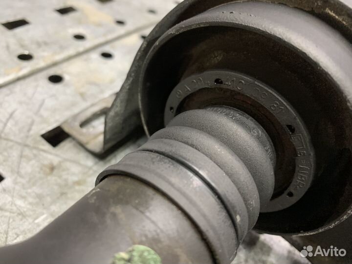 Mercedes Benz E-Klasse W212 Вал карданный