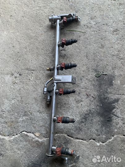 Топливная рампа Мерседес M104