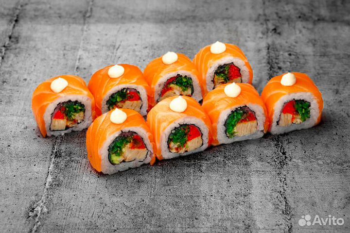 Повар-сушист в доставку роллов